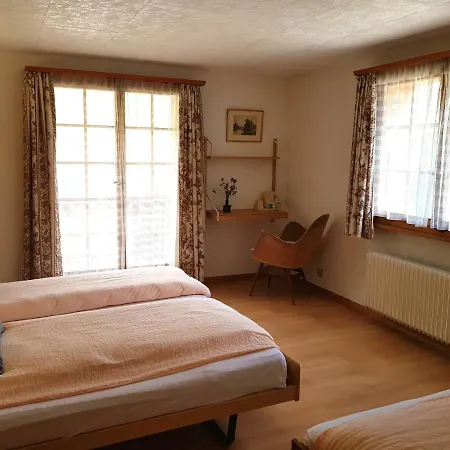 Des Hotel *