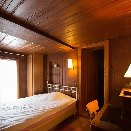 Des Hotel *