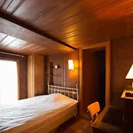 Des Hotel *